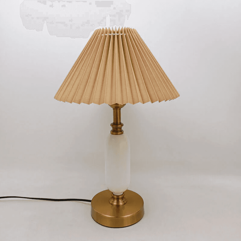 Retro lampa stołowa z plisowanym kloszem i kolumnową podstawą 4
