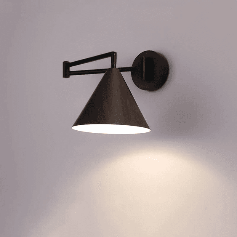 Minimalistyczna kinkietowa lampa ścienna z stożkowym kloszem i obrotowym ramieniem 4