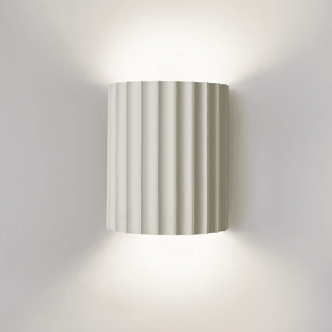 Lampa ścienna z karbowanej żywicy 3