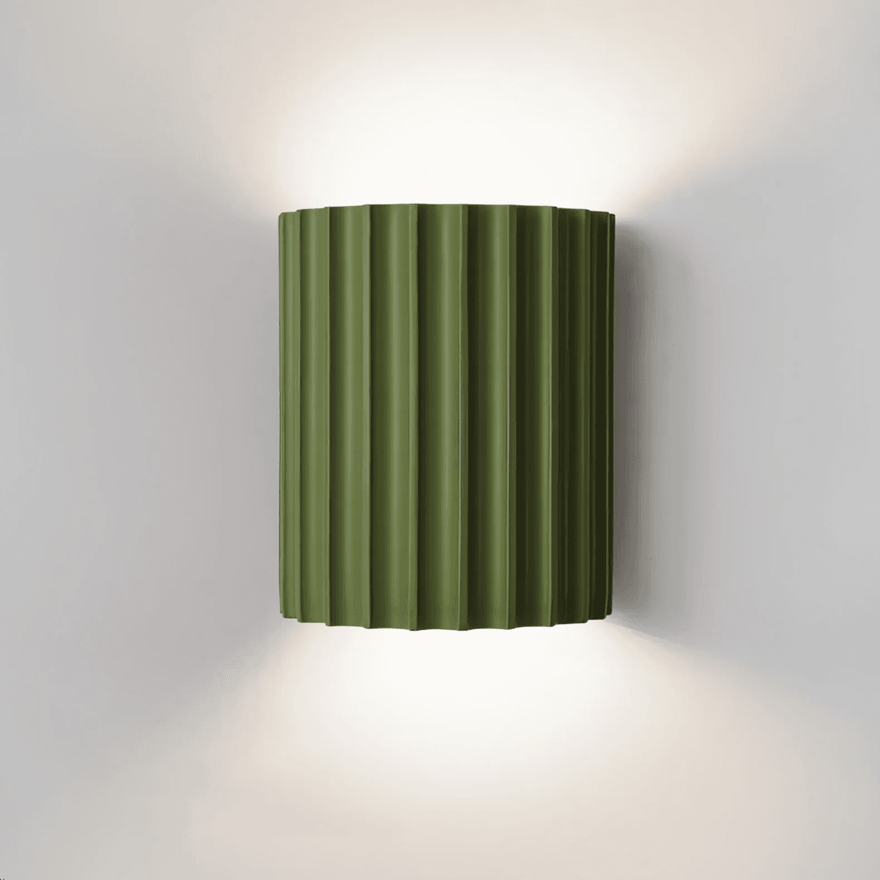 Lampa ścienna z karbowanej żywicy
