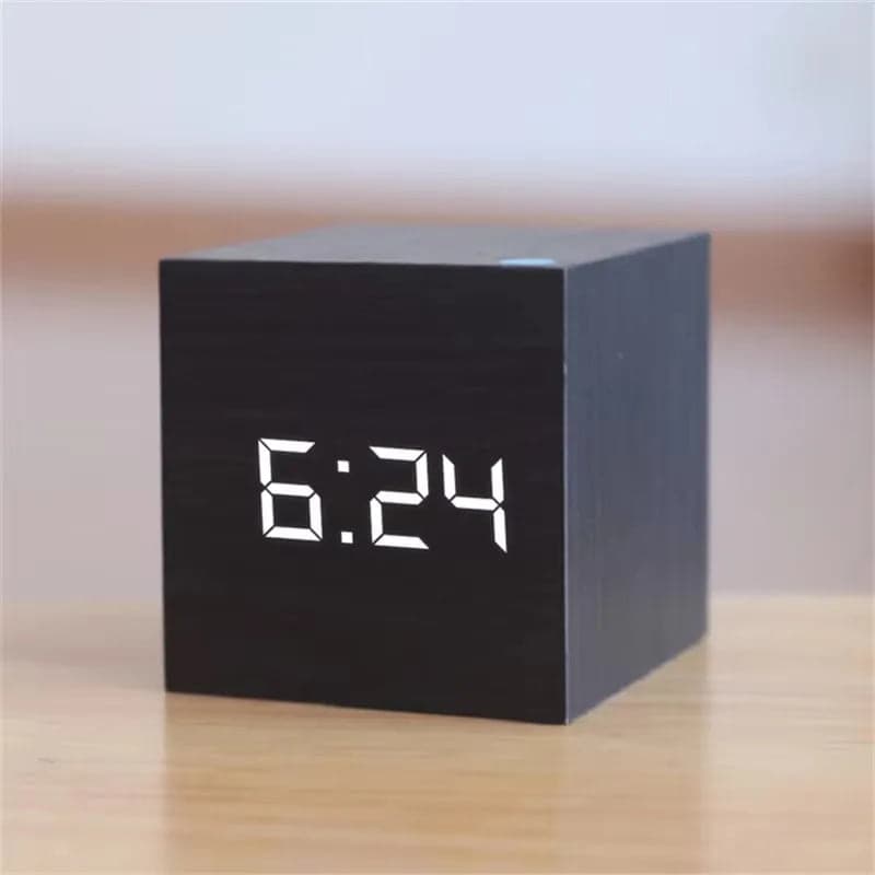 Kwadratowy Budzik Cyfrowy LED | Drewniany Design 0.5 kg